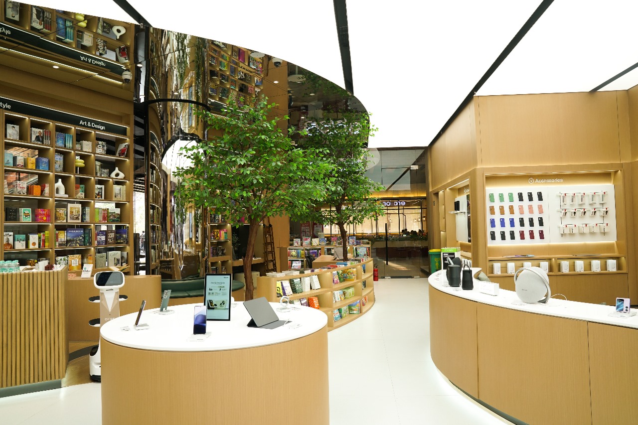 Oppo Experience Store Terbesar Hadir di AEON Jakarta Garden City