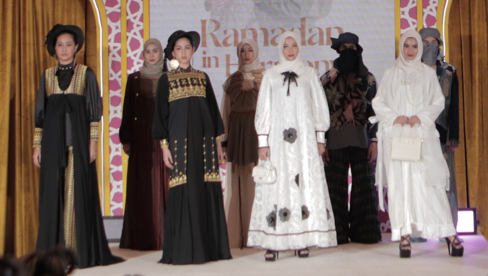 30 Desainer Unjuk Karya di Panggung Ramadan Rhapsody 2025