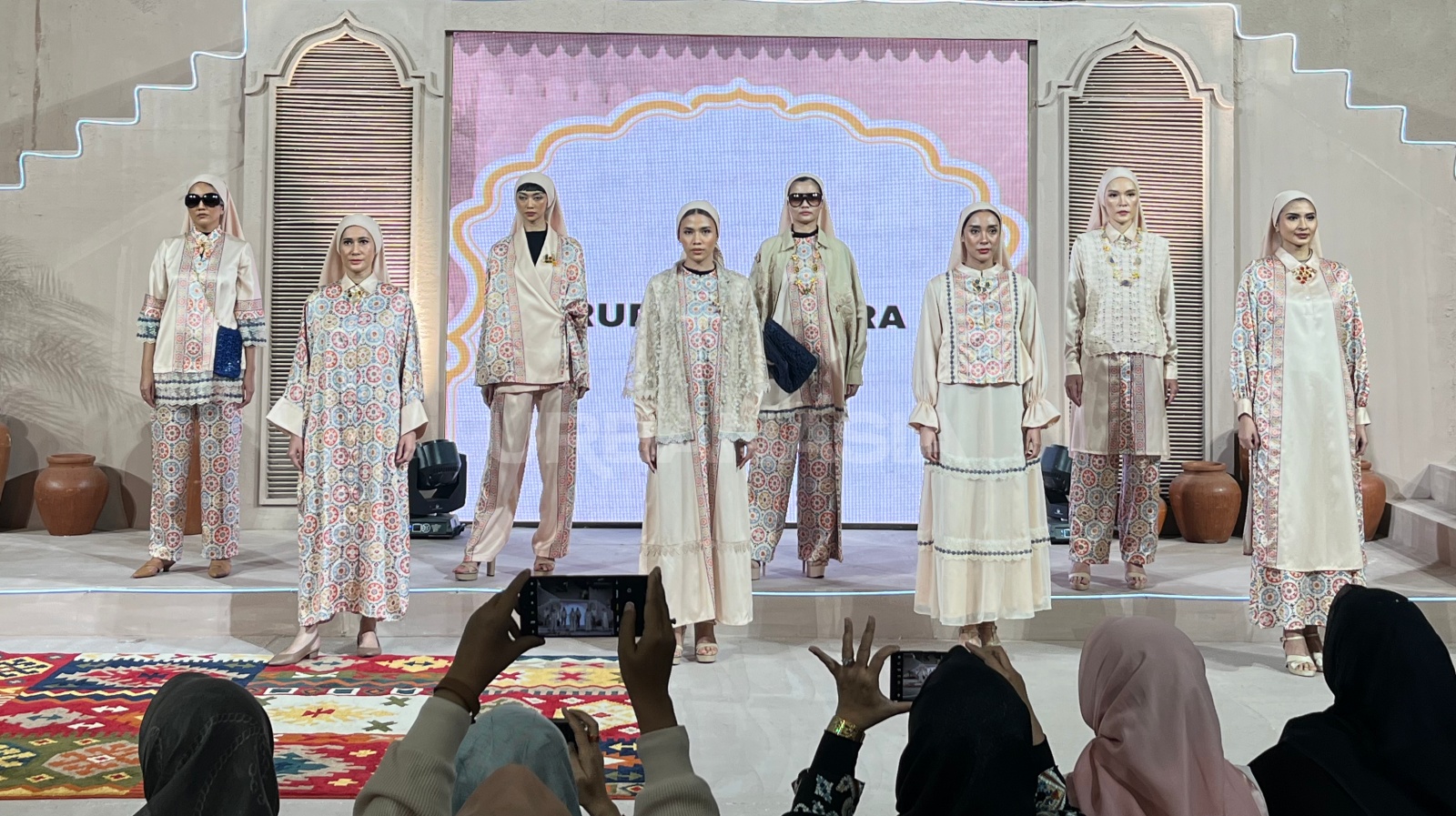 Tren Baju Lebaran 2025: Motif Floral Masih Jadi Pilihan