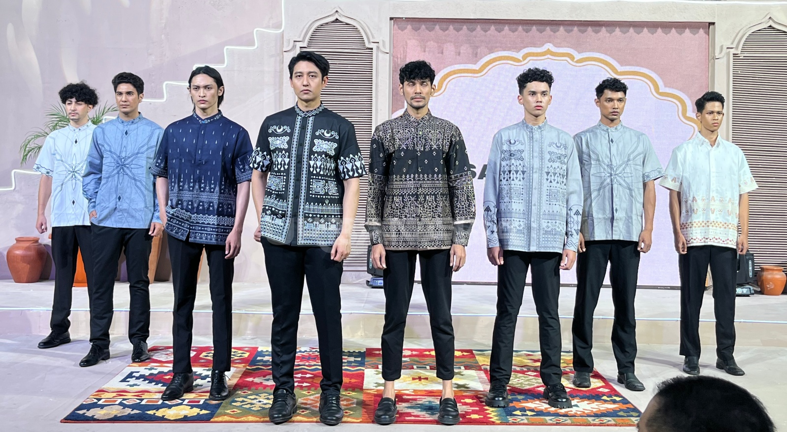 Embroidery dan Warna Bumi Jadi Tren Baju Muslim Pria di Lebaran 2025