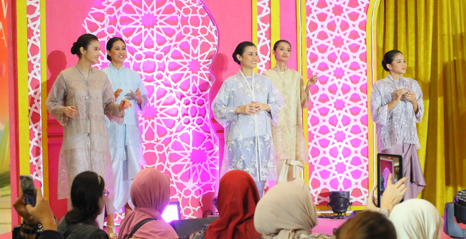 Masih Momen Lebaran, Begini Rahasia Tampil Versatile saat Halal Bihalal