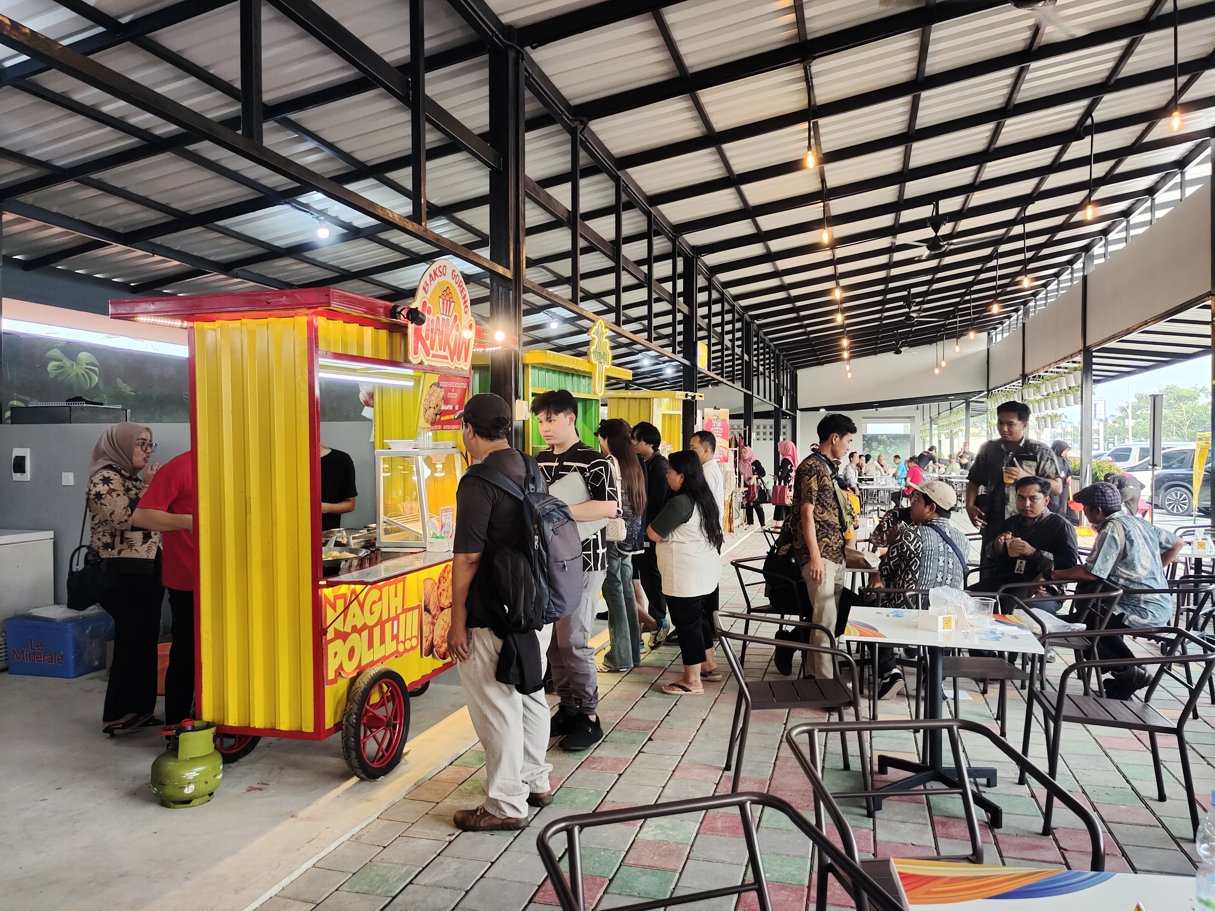 Taman Rasa, Destinasi Kuliner Semi Outdoor Terbaru di Tangerang