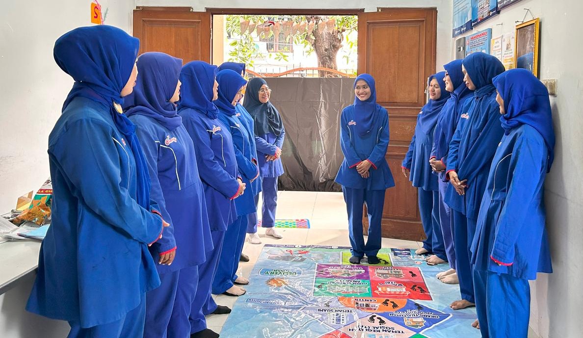 Cerita Para Ibu Membangun Aset Keluarga dari Teras Rumah