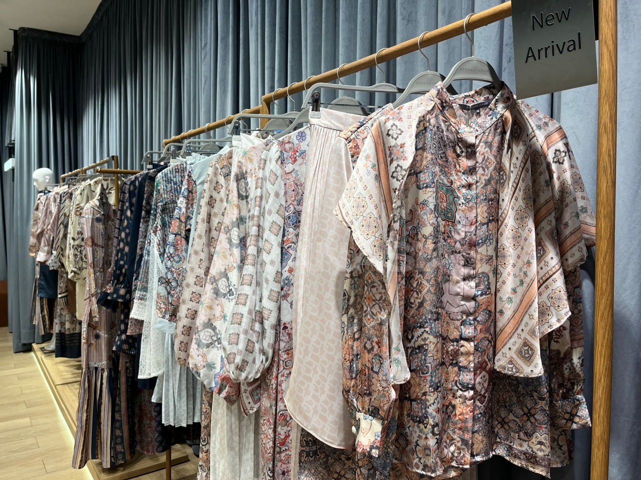 Mencari Busana Raya, Sekaligus Pengalaman Berbelanja yang Lebih ...