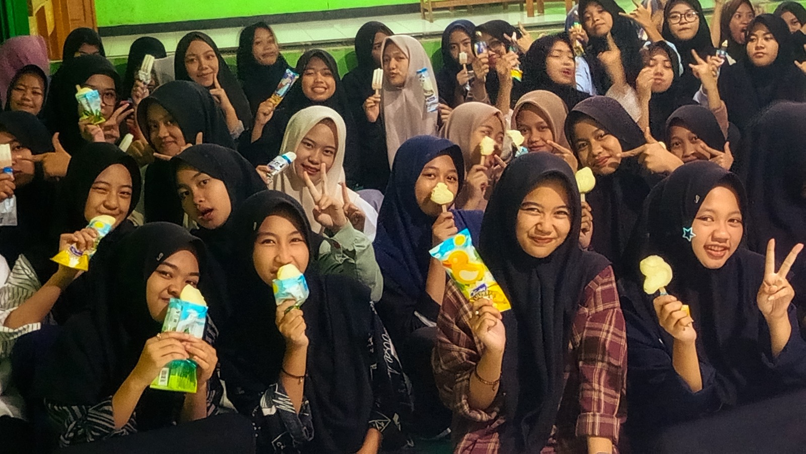 5.000 Es Krim Joyday Bikin Ramadan di Sekolah dan Panti Asuhan Makin Manis