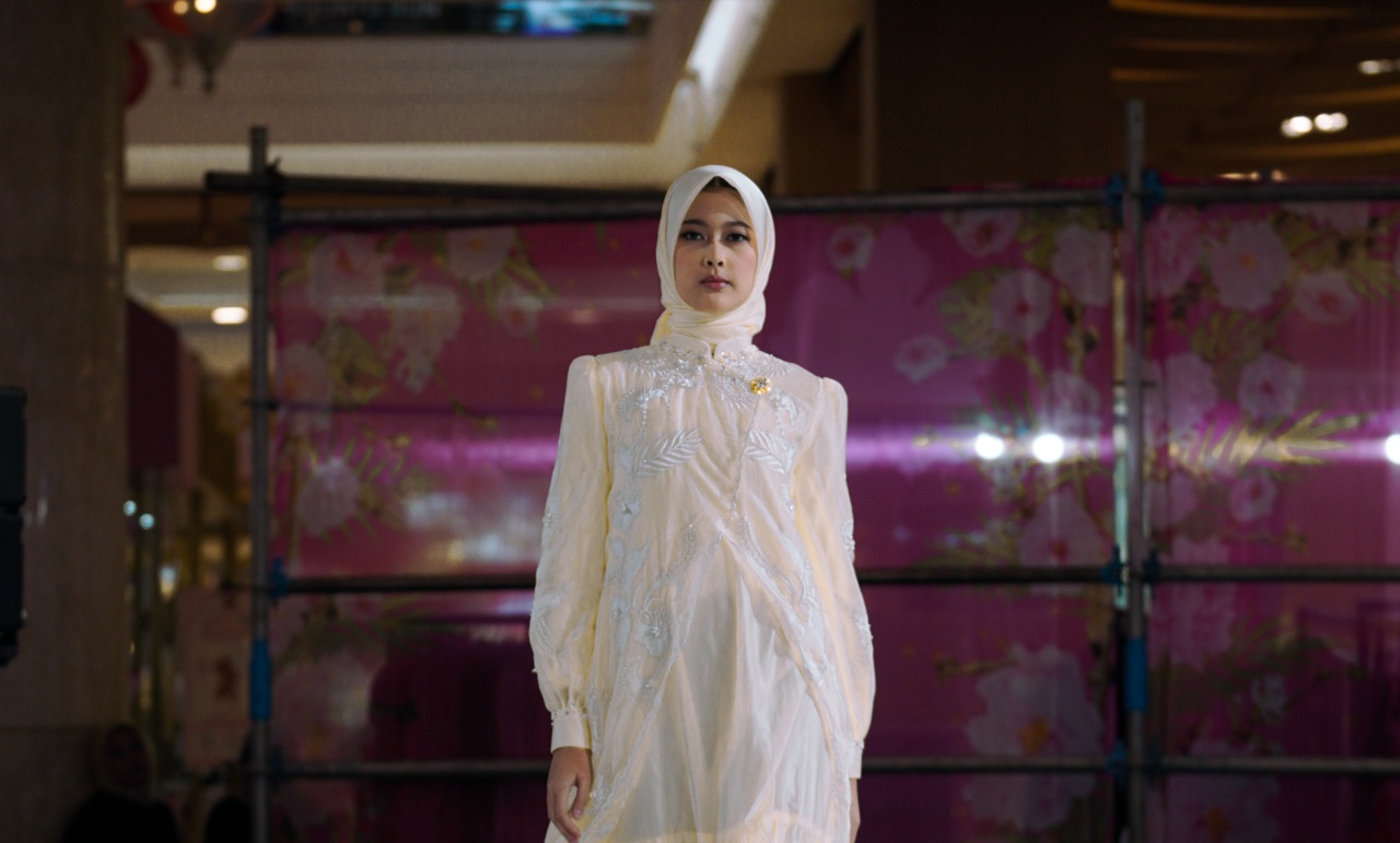 Lembut dan Clean, Butter Yellow Jadi Tren Busana Lebaran 2026