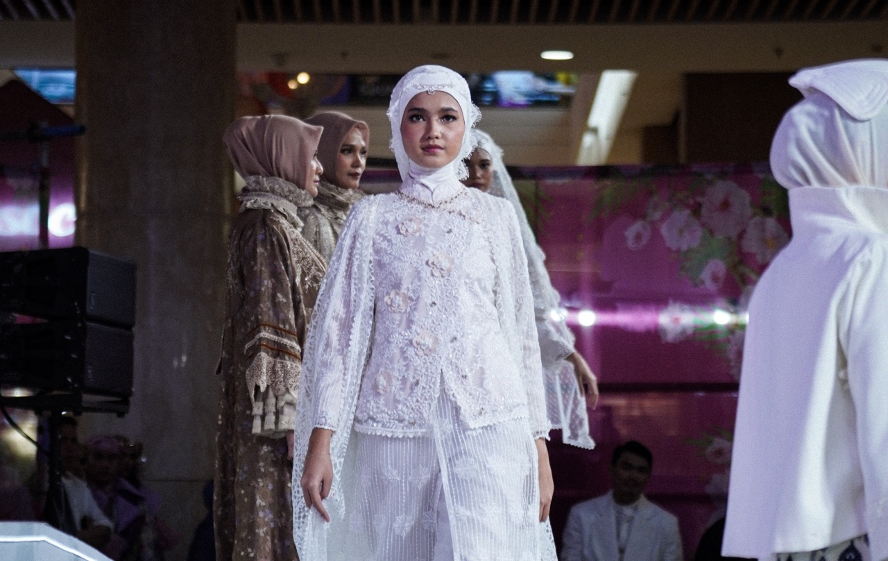 Nggak Banyak Layer, Busana Raya 2026 Cenderung Lebih Minimalis